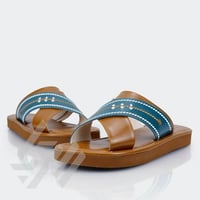 نعال خليجي جلد عسلي وفيروزي مطرز