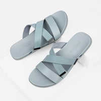 نعال جلد أزرق سماوي من فيكتور كلارك