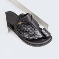 حذاء شرقي خليجي جلد اسود بنقشة مربعات من فيكتور كل...