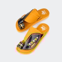 حذاء شرقي مطرز يدويًا باللونين الأسود والأصفر الفا...