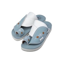 نعال شرقي جلد طبيعي سماوي فاتح بتصميم فاخر