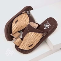 نعال سعودي جلد بني وبيج بنقشة ثعبان