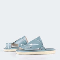 حذاء شرقي مطرز من الجلد السماوي الأنيق