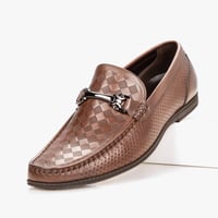 حذاء رسمي بني بنقشة مميزة من فيكتور كلارك