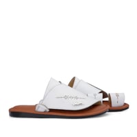 نعال شرقي طبي مطرز باللون الأبيض المميز