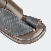 نعال خليجي جلد رمادي بخامات إيطاليه