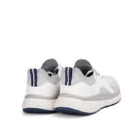 حذاء سكيتشرز رياضي باللون الرصاصي الجذاب