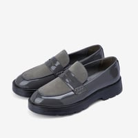 حذاء لوفر رمادي غامق جلد لامع ومخمل