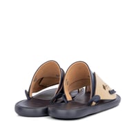 حذاء شرقي طبي جلد كحلي وبيج مطرز