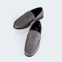 حذاء رسمي رمادي بنقشة مربعات من فيكتور كلارك