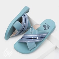 مداس وطني مطرز من الجلد السماوي