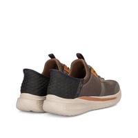 حذاء سكيتشرز كاجوال بتدرجات اللون الجملي المميز