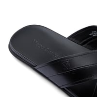 شبشب رجالي جلد أسود من فيكتور كلارك