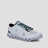 حذاء جري أبيض رياضي