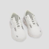 حذاء رياضي أبيض للجري والنادي من ON