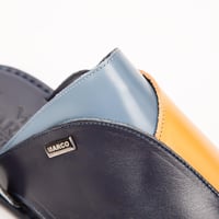 نعال شرقي صناعة ايطالية جلد كحلي، بيج، سماوي