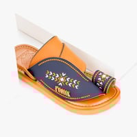 حذاء شرقي مطرز