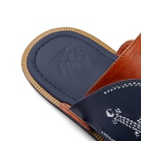 نعال خليجي مميز من الجلد الكحلي المطرز