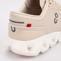 حذاء رياضي لون بيج للجري والنادي