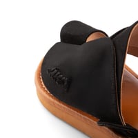 حذاء شرقي شامواه أسود بنعل طبي