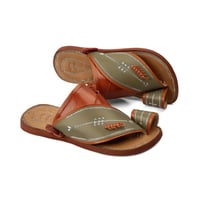 نعال شرقي جلد مطرز