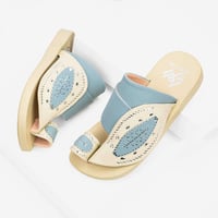 نعال خليجي من الجلد السكري والسماوي المطرز