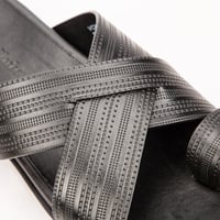 نعل طبي بلون أسود فيكتور كلارك