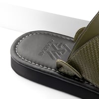 حذاء شرقي وطني بتصيم مميز من الجلد الزيتي