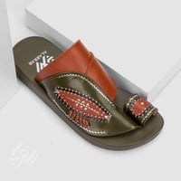 نعال سعودي وطني مطرز من الجلد الزيتي الطبيعي