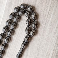 سبحه فخمة من الخرز الأسود والفضي اللامع