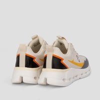 حذاء كاجوال رياضي - بيج بخطوط عصرية