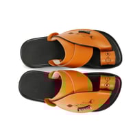 حذاء شرقي طبي جلد مطرز