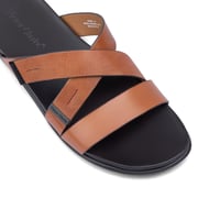 نعال فيكتور كلارك بلون عسلي