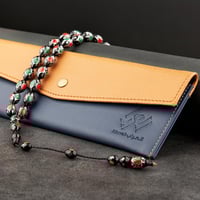 سبحة سوداء رائعة مطرزة بنقوش أخضر وأحمر