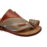 نعال شرقي جلد مطرز