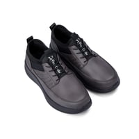 حذاء كاجوال جلد طبي من فيكتور كلارك - رمادي فاتح