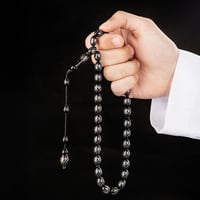 سبحه سوداء مميزة بنقوش معينات فضية