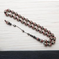 سبحه سوداء أنيقة بدوائر أحمر وأصفر