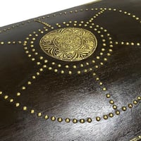 صندوق هندي فاخر ذهبي