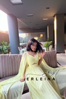فستان اصفر ناعم