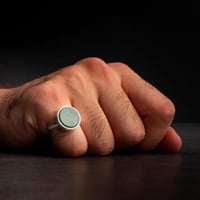خاتم رجالي فضة بحجر عقيق اخضر بتصميم دائري