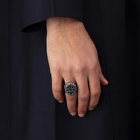 خاتم رجالي فضة استرليني مزين بحجر زركون أزرق