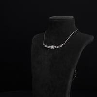 سلسال فضة عيار 925 بتصميم عريض مطعم بحجر الزركون