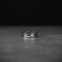 دبلة فضة عيار 925 دائرية ملساء من الاطراف وممسوحة...