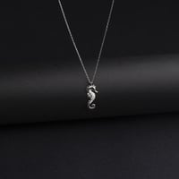 سلسال فضة عيار 925 بتصميم حصان البحر