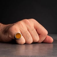 خاتم رجالي فضة بحجر عين النمر بتصميم دائري