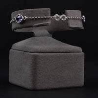 اسوارة فضة نسائي مزين ب حجر بنفسجي