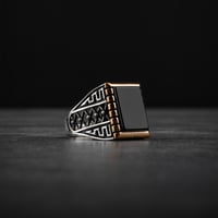 خاتم رجالي فضة استرليني مزين بحجر أونيكس أسود