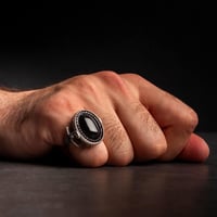 خاتم رجالي فضة استرليني مزين بحجر أونكس أسود