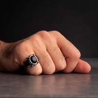 خاتم رجالي فضة استرليني مزين بحجر أونيكس أسود